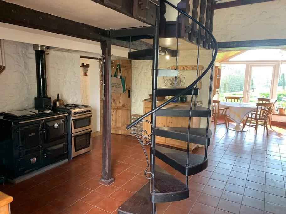 Stunning Barn Conversion On A Family Run Farm Llanfynydd Exterior foto
